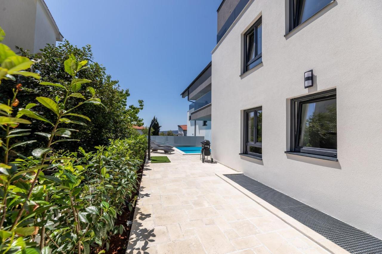 Luxury Villa Adria Apartments クルク エクステリア 写真