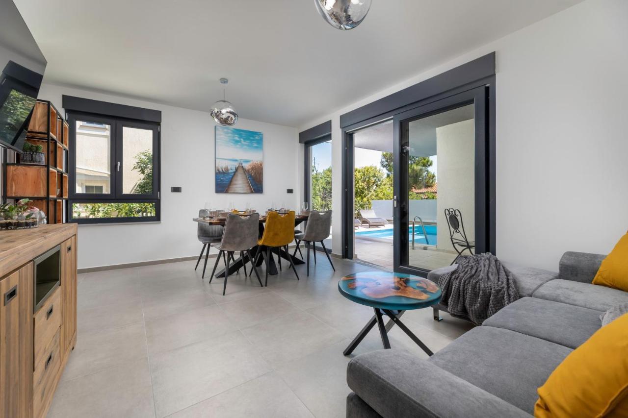 Luxury Villa Adria Apartments クルク エクステリア 写真