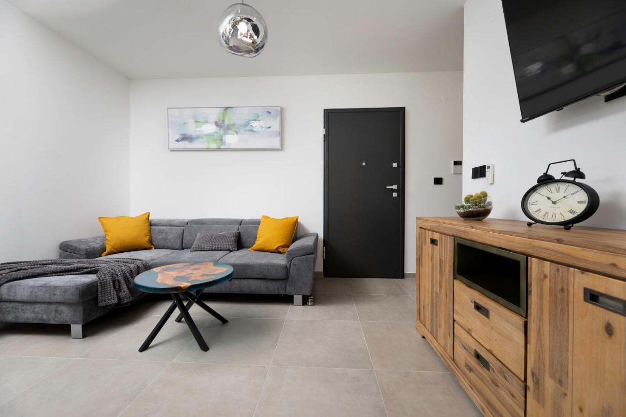 Luxury Villa Adria Apartments クルク エクステリア 写真