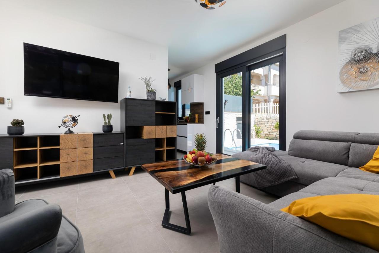 Luxury Villa Adria Apartments クルク エクステリア 写真