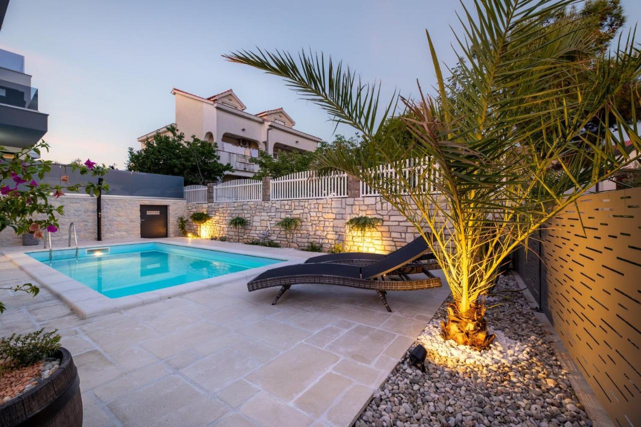 Luxury Villa Adria Apartments クルク エクステリア 写真