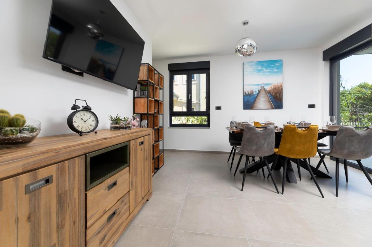 Luxury Villa Adria Apartments クルク エクステリア 写真