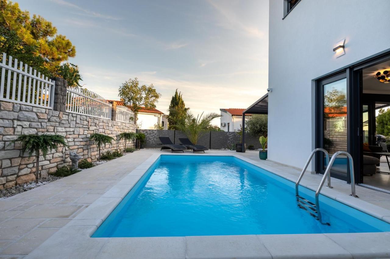 Luxury Villa Adria Apartments クルク エクステリア 写真
