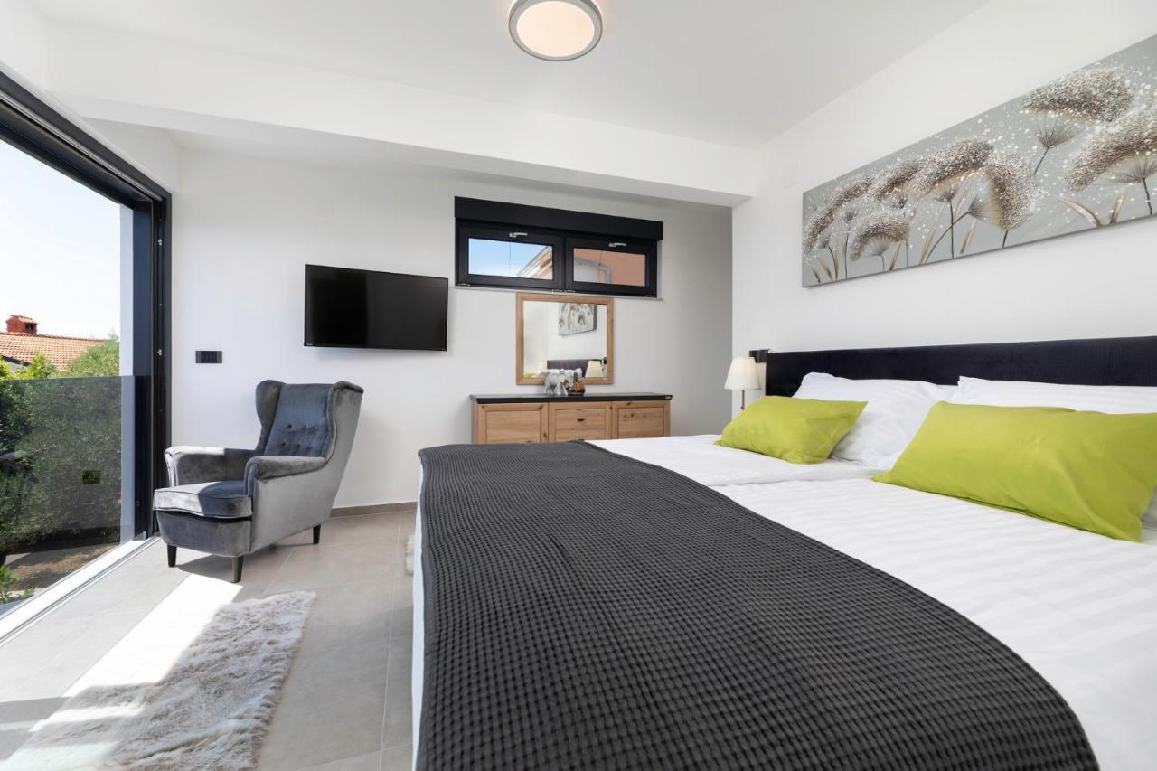 Luxury Villa Adria Apartments クルク エクステリア 写真