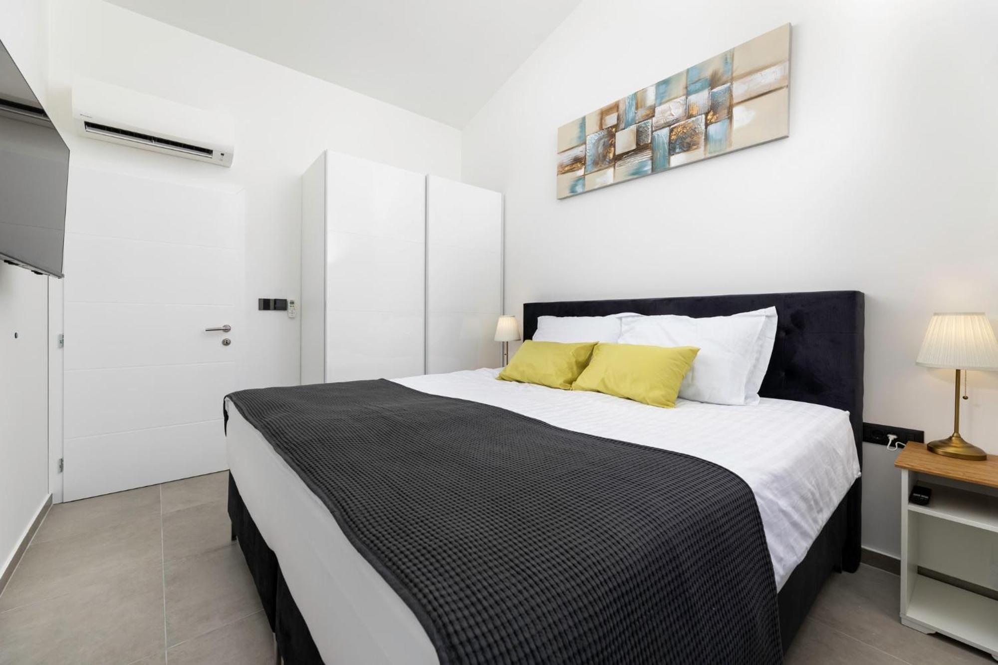 Luxury Villa Adria Apartments クルク エクステリア 写真