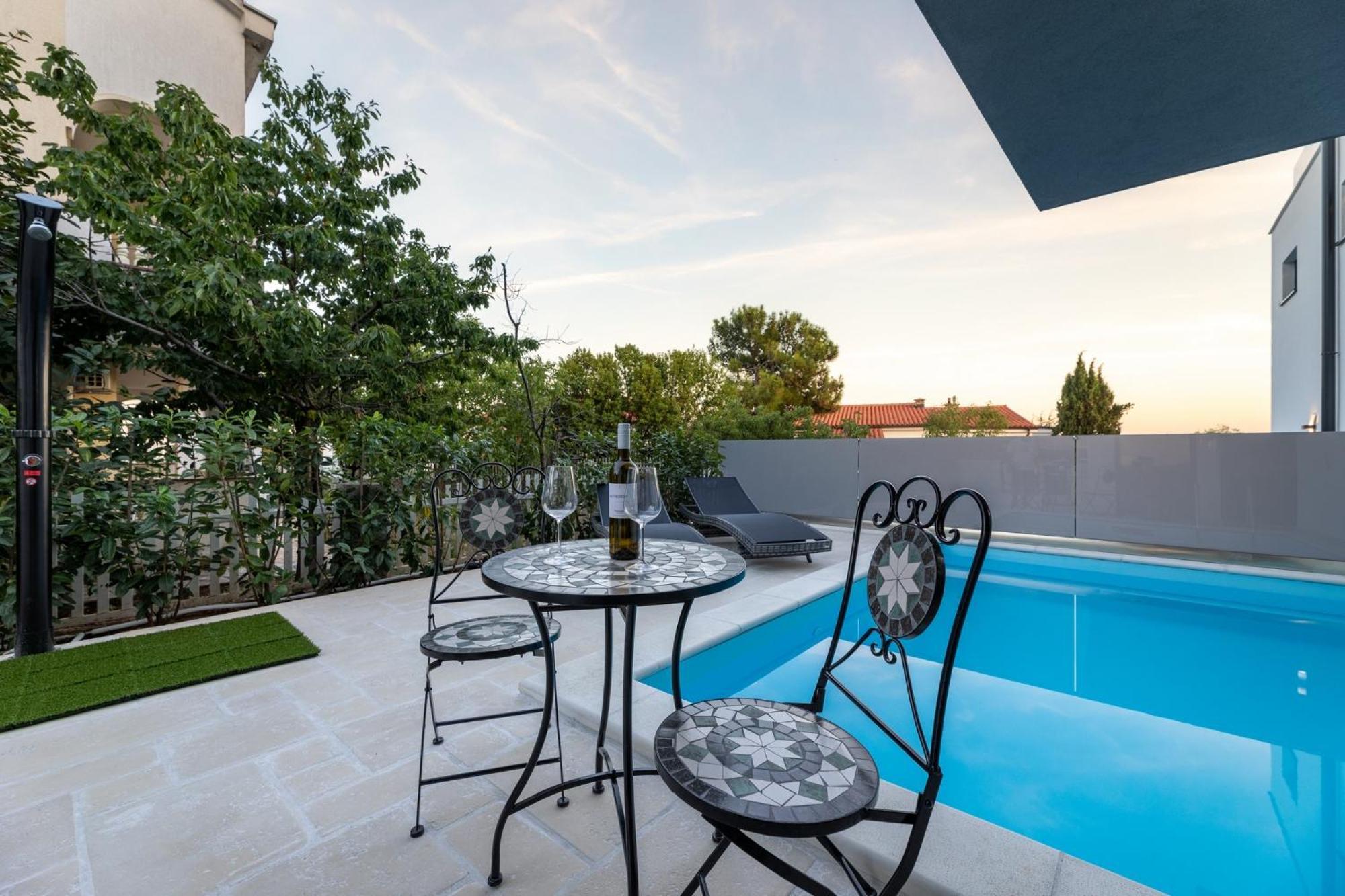 Luxury Villa Adria Apartments クルク エクステリア 写真