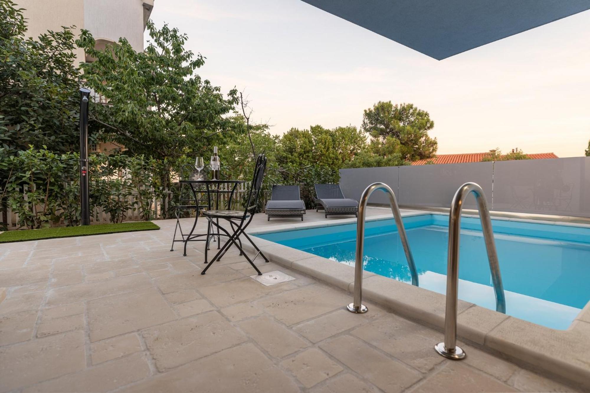 Luxury Villa Adria Apartments クルク エクステリア 写真